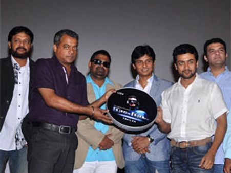 மிஷ்கின் இயக்கும் முகமூடி - ட்ரைலரை வெளியிட்டார் சூர்யா!