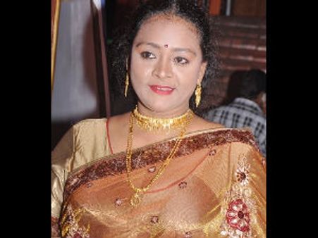 ஷகீலா 'பீர் குடித்து குறி சொல்ல' சென்சார் ஆட்சேபம்!