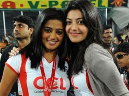 ஆதரவற்றோருக்கு உதவ நட்சத்திர கிரிக்கெட்!