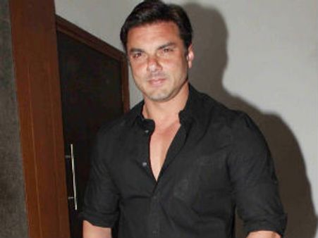 நடிகர் சோஹைல் கான் கார் மோதி பெண் பலி - டிரைவர் கைது