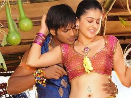 மோகன் பாபு மகனுடன் ஒன்றாக வசிக்கிறேனா? - டாப்ஸி மறுப்பு