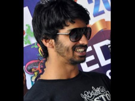 நான் ஒண்ணுமே பண்ணல.. மனோஜ்தான் ஆளைக் கூட்டிவந்து அடிச்சார்! - மகத்