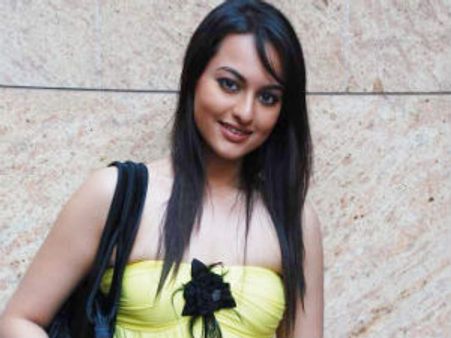 முதல் சந்திப்பிலேயே இம்ரானுடன் 1 மணிநேரம் கடலை போட்ட சோனாக்ஷி