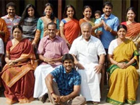 உறவுகள் 800 : களைகட்டிய கொண்டாட்டம்