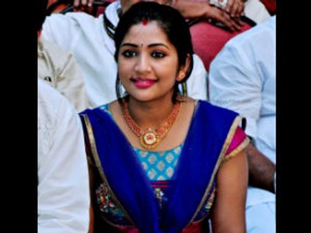 கணவர் விருப்பத்தை நிறைவேற்ற குழந்தையுடன் நடிக்க வந்த நவ்யா நாயர்!