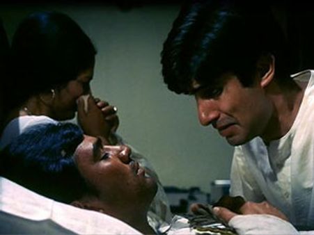 நேரமாகி விட்டது, கிளம்ப வேண்டியதுதான்... ராஜேஷ் கன்னா குறித்து அமிதாப் உருக்கம்!