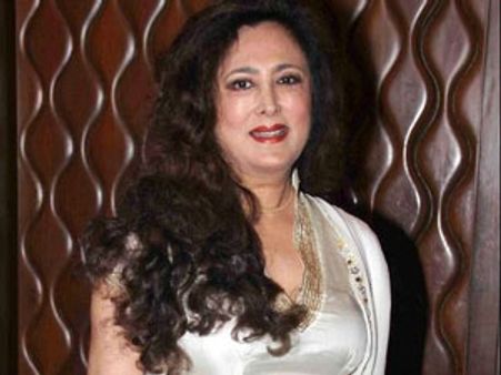 ராஜேஷ் கன்னாவின் 'ஆசிர்வாத்' எனக்கே.. உடன் வசித்த பெண் நோட்டீஸ்!