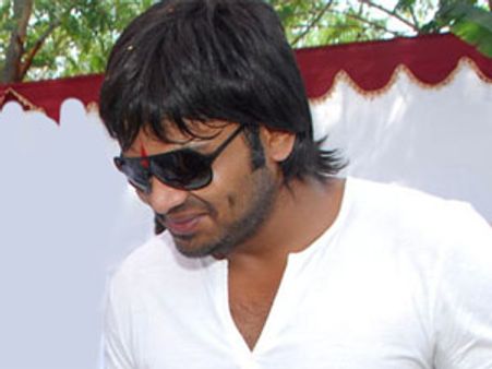 மதுவிருந்தில் நடிகர் மகத்தை தாக்கிய வழக்கில் மஞ்சு மனோஜுக்கு முன்ஜாமீன்!