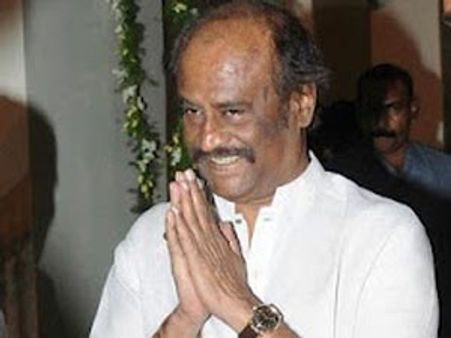 அம்பாசிடரில் ரோட்டோர இட்லி கடையில் சாப்பிடும் ரஜினிகாந்த்