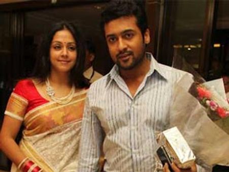 மனைவி பிள்ளைகளுடன் பிறந்த நாள் கொண்டாடிய சூர்யா!