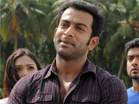 கோட்சே வேடத்தில் பிருத்விராஜ்!