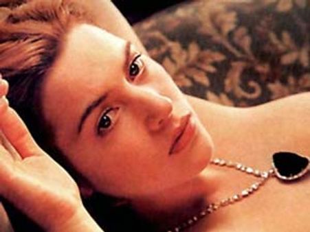 கேட் வின்ஸ்லட்டுக்கு 'ஷேவ்' செய்து ஷூட்டிங் நடத்திய கேமரூன்!