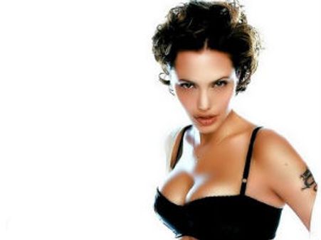 'போர்ன் மம்மி' வேடத்தில் நடிக்கத் துடிக்கும் ஏஞ்செலீனா ஜூலி!