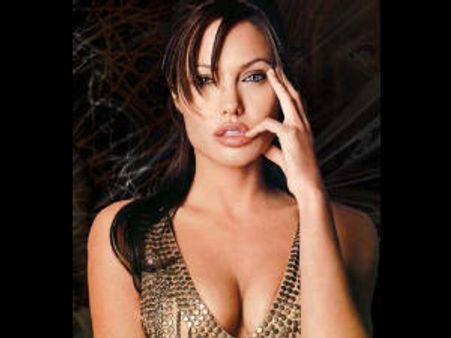 ஜூலிக்கு நிச்சயதார்த்த மோதிரத்தை கண்டாலே பிடிக்கலையாம்!