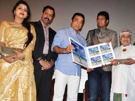 மாண்டலின் ராஜேஷ் ஆல்பம் வெளியிட்ட கமல்.. முகம்கொள்ளா மகிழ்ச்சியுடன் மீரா ஜாஸ்மின்!