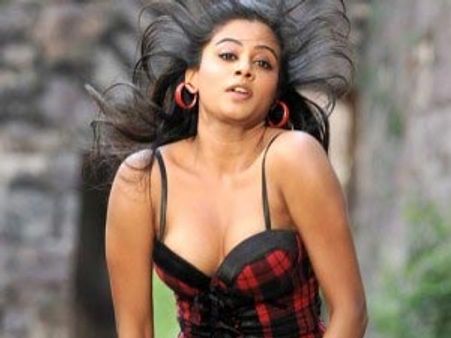 சூதாட்ட கப்பலில் ப்ரியாமணிக்கு மட்டும் அனுமதி!