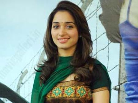 விருந்தில் நடந்த விஷயங்களை வெளியில் சொல்ல முடியுமா? - தமன்னா