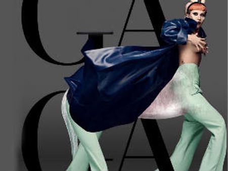 முரட்டுக் குதிரையாக மாறி மிரட்டும் லேடி காகா!