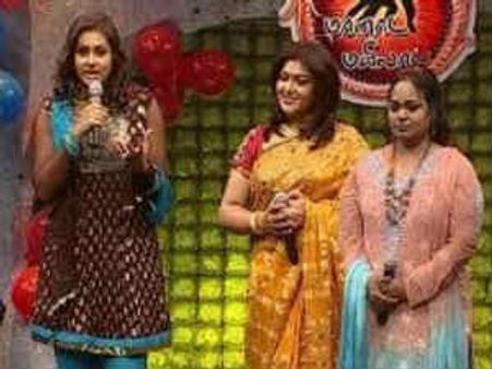 ஆடிமாதம் அம்மன் பாடல்களை போட்டு அசத்திய மானட மயிலாட டீம்