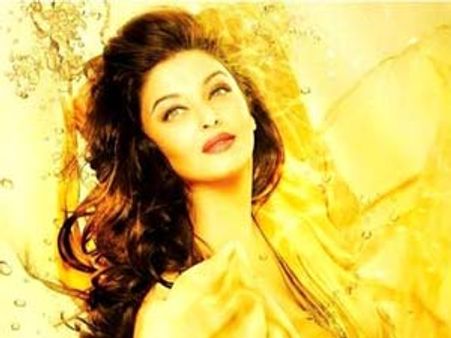 ஐஸ்வர்யா ராயின் லேட்டஸ்ட் விளம்பரம் - 'போட்டோஷாப்' வேலை என பரபரப்பு!