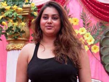 ரியல் எஸ்டேட் தொழிலில் நமீதா தீவிரம்