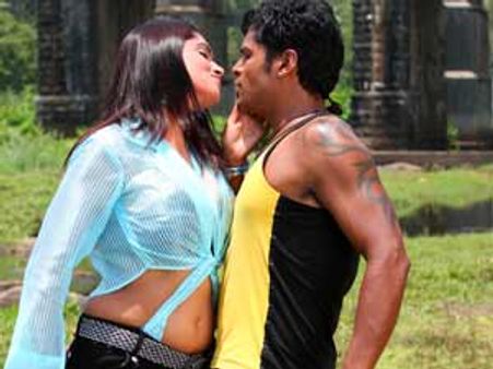 புதுமுகங்கள் நடிக்கும் த்ரில்லர் படம் 'சௌந்தர்யா'!