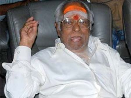 நினைத்தாலே இனிக்கும்... அடுத்து எம்எஸ்வியும் களமிறங்குகிறார்!