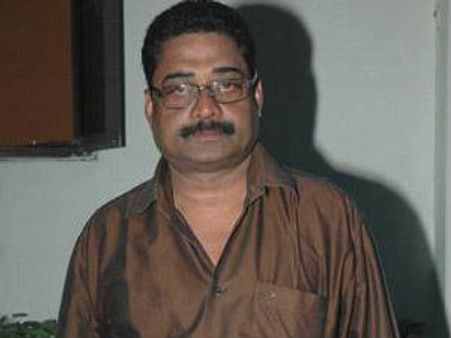 பள்ளியின் அலட்சியத்துக்கு மகன் பலியாகிவிட்டானே.. - சினிமா இயக்குநர் கண்ணீர்