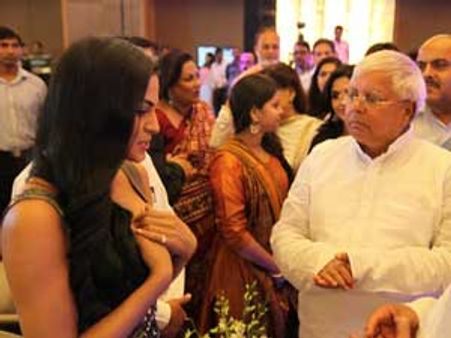 வீணா... என்னா அழகு, என்னா அழகு... புகழ்ந்து தள்ளிய லாலு பிரசாத் யாதவ், பாஸ்வான்!