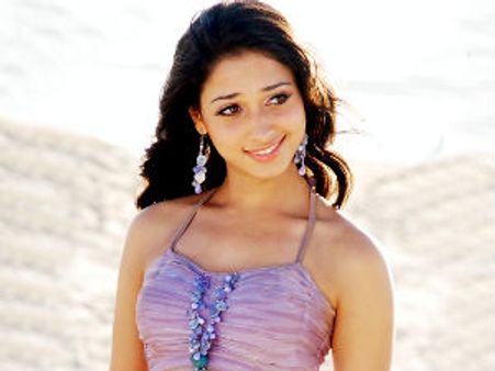 பணம் கேட்டு தமன்னாவை மிரட்டும் தயாரிப்பாளர்!