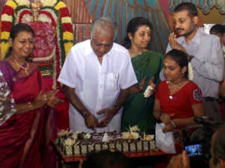 அபிராமி ராமநாதன் 65 வது பிறந்த நாள் - திரையுலகினர் வாழ்த்து