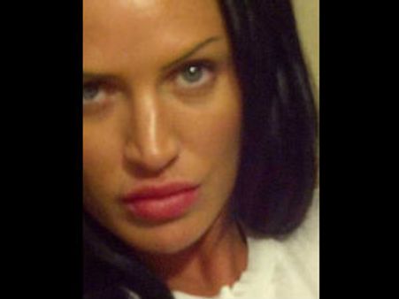 டாக்சி டிரைவரை கத்தி முனையில் பலாத்காரம் செய்த 'ஏஞ்ஜெலீனா ஜூலி'!