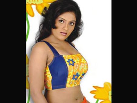 ஒரு மாதம் ஒன்றாக வசித்த இயக்குநர் திடீரென ஓடியதால் சுஜிபாலா தற்கொலை முயற்சி?