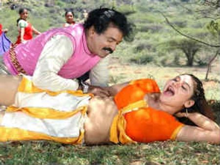 கற்பழித்த பெண்ணையே 4வது மனைவியாக்க முயல்கிறார்: நடிகரின் 3வது மனைவி புகார்