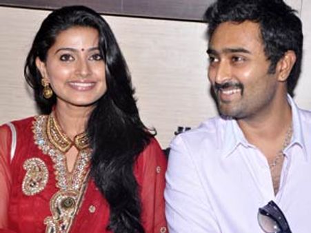 பார்வையற்றோர் - மாற்றுத்திறனாளிகளுக்கு உதவி வழங்கிய சினேகா - பிரசன்னா