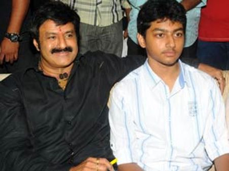 குடிபோதையில் காரோட்டி போலீசாரிடம் சிக்கிய பாலகிருஷ்ணா மகன்