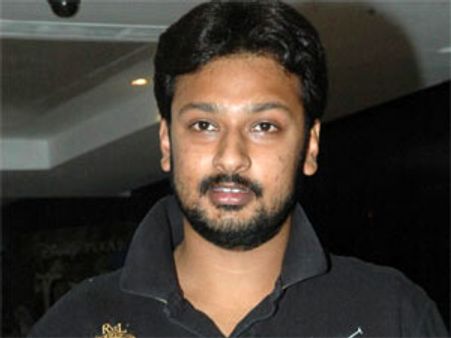 தீவிர போலீஸ் கண்காணிப்பு... சென்னையிலிருந்து சினிமா அலுவலகத்தை மதுரைக்கு மாற்றிய துரை தயாநிதி!