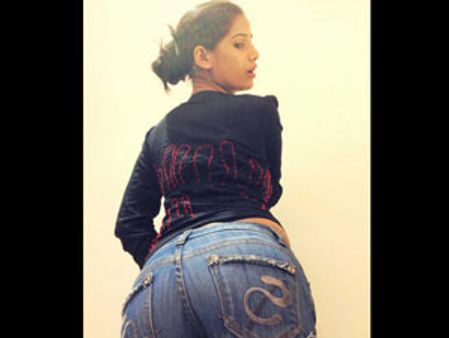 ஷெர்லினை விடுங்க, இதப் பாருங்க.. பூனம் பாண்டேவின் 'பேக் ஷோ'!