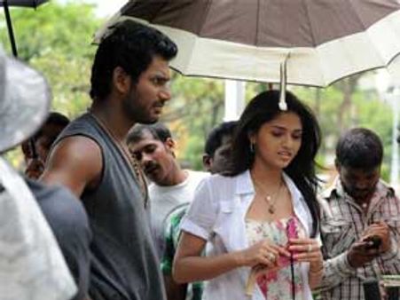 சண்டைக் காட்சியில் விபத்து - விஷாலுக்கு தலையில் பலத்த காயம்!