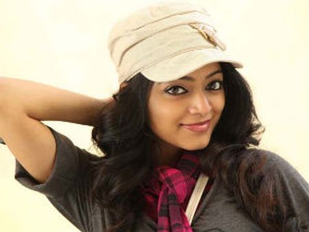 ஏன் பிடிவாதமாக உங்கள் பெயருடன் அய்யரை ஒட்டிக் கொண்டே இருக்கிறீர்கள்? - ஜனனியிடம் ஒரு கேள்வி