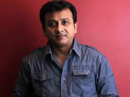 கரும்புள்ளி விமர்சனத்தால் பாடகர் உன்னி கிருஷ்ணன் மீது டக்ளஸ் தேவானந்தா கடும் எரிச்சல்