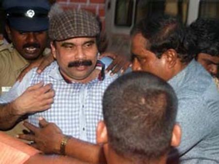 ரூ 85 லட்சம் மோசடி... பவர் ஸ்டார் சீனிவாசன் கைது... புழல் சிறையில் அடைப்பு!