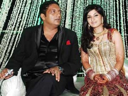 மனைவி பிறந்த நாளை தாஜ் மஹாலில் கொண்டாடிய பிரகாஷ் ராஜ்!