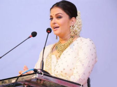 அன்பு போதும்... ஆயுதம் வேண்டாம்! -ஐ.நாவில் ஐஸ்வர்யா ராய்