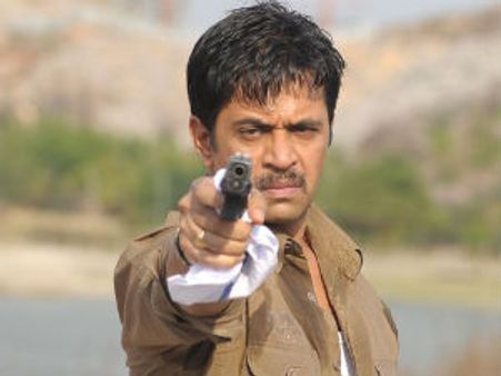 அர்ஜுன் - நந்தனா நடிக்கும் ‘பேரலை’