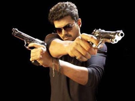 துப்பாக்கியா... சரவெடியா.. மும்பை தமிழனா?