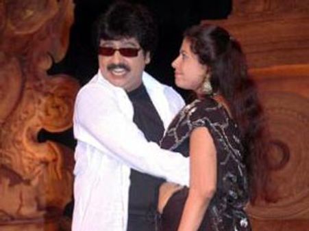 கா‌மெ‌டி‌ நடி‌கர்‌களுக்‌கு ஜோ‌டி‌யா‌ நடி‌க்‌க ஹீரோயின்கள் ஒத்‌துக்‌கிறதில்ல- விவேக்