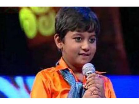 ஓட்டுக்கேட்டு பாட்டு பாடும் குட்டீஸ்கள்!