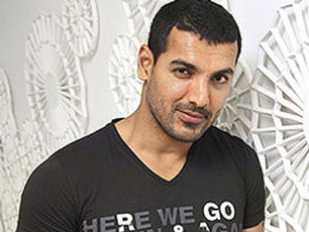 எனக்கு கல்யாணமா?-அந்த அறிகுறியை கூட காணோம்: நடிகர் ஜான் ஆப்ரஹாம்