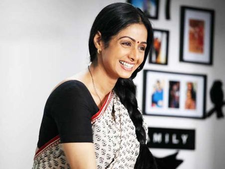 இங்கிலீஷ் விங்கிலீஷ்... பாராட்டு குவியுது... தியேட்டர்களோ டல்லடிக்குது!